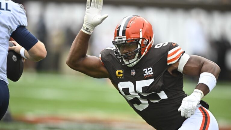 Deshaun Watson’s Redemption: Browns’ QB Shines Bright in Dominant Win Over Titans!