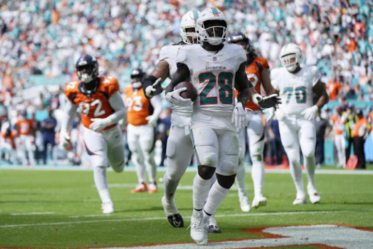 Historic Showdown: Miami Dolphins Crush Denver Broncos with NFL Record-Breaking Victory!