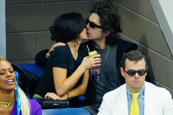 Kylie Jenner and Timothée Chalamets-Sizzling-Romance-From-Secret-Dates-to-Courtside-PDA-infopulselive-1.jpg