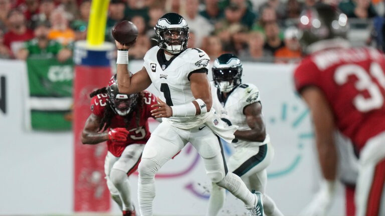 Philadelphia-Eagles-Soar-Past-Tampa-Bay-Buccaneers-in-Clash-of-Unbeaten-Teams-infopulselive