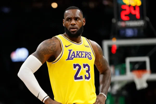LeBron James’ Reduced Minutes in Lakers’ Season Opener: What It Means for LA LeBron-James-Reduced-Minutes-in-Lakers-Season-Opener-What-It-Means-for-LA-infopulselive.jpg